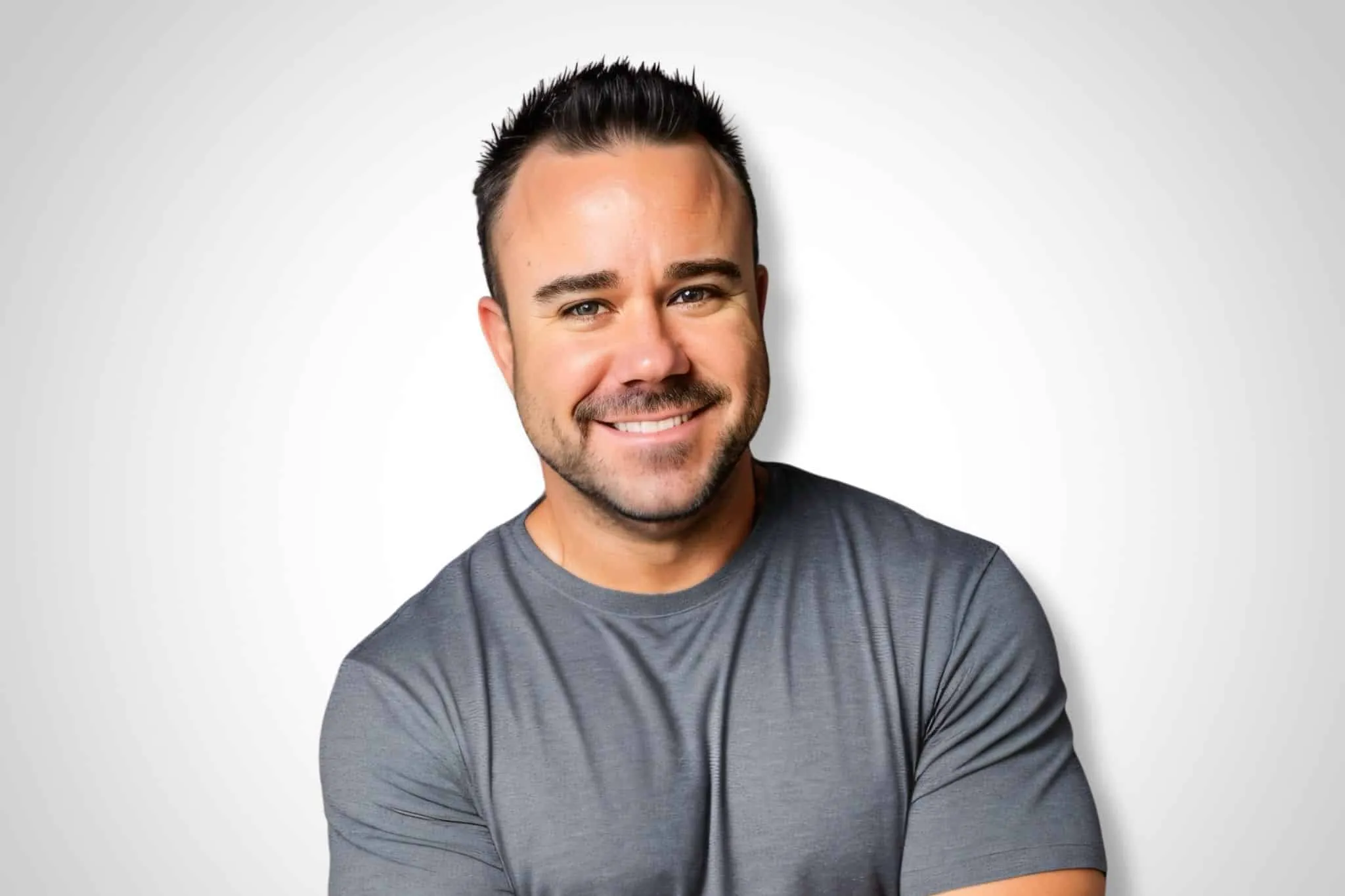 Andrés Marín sonriendo